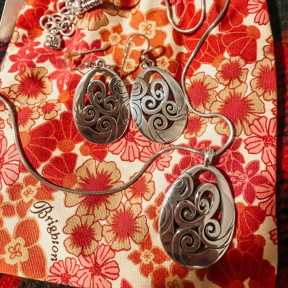 ✨ Brighton Necklace & Earrings ✨